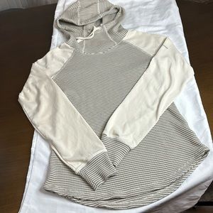 Slimming Columbia Long Sleeve Hooded High Neck Shirt Woman’s Medium